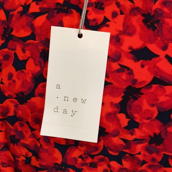 Red & Black Floral Print Long Cuffed Sleeved Top Sz SML NEW - Picture 3 of 3